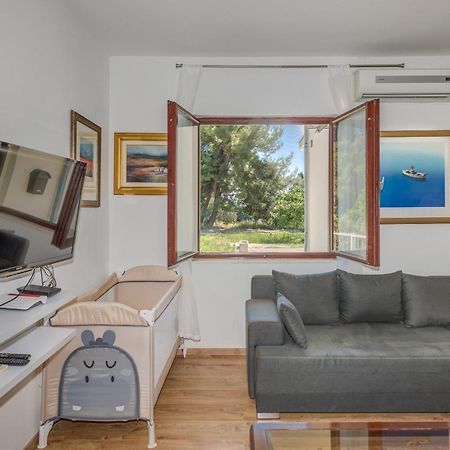 Beachfront Apartment Drazen, With Garden And Parking Split Eksteriør billede