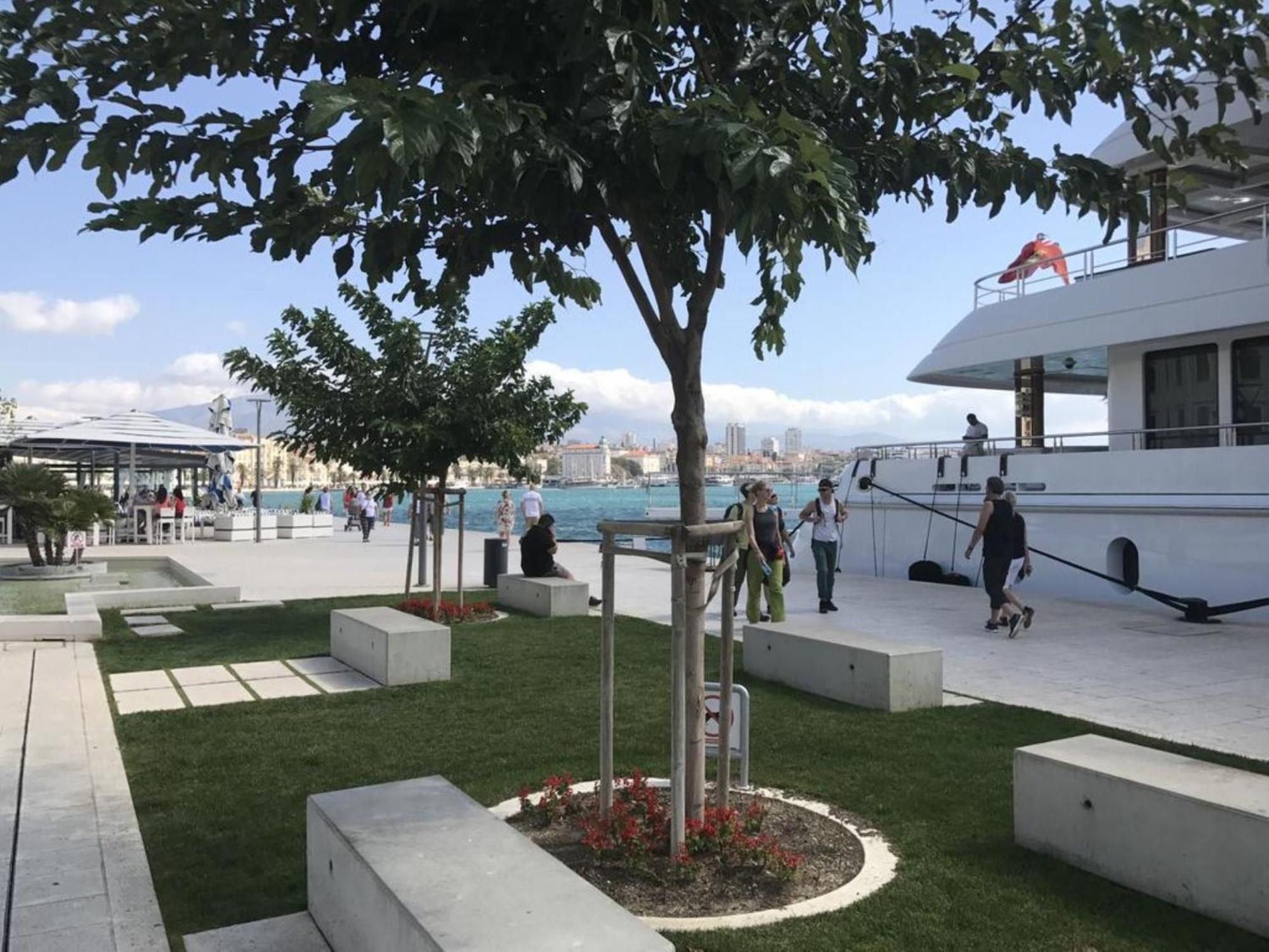 Beachfront Apartment Drazen, With Garden And Parking Split Eksteriør billede