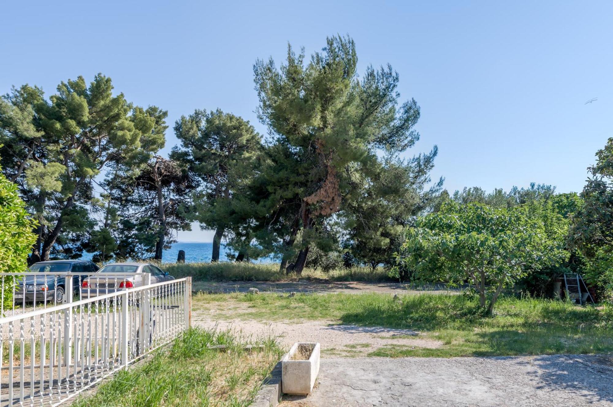 Beachfront Apartment Drazen, With Garden And Parking Split Eksteriør billede