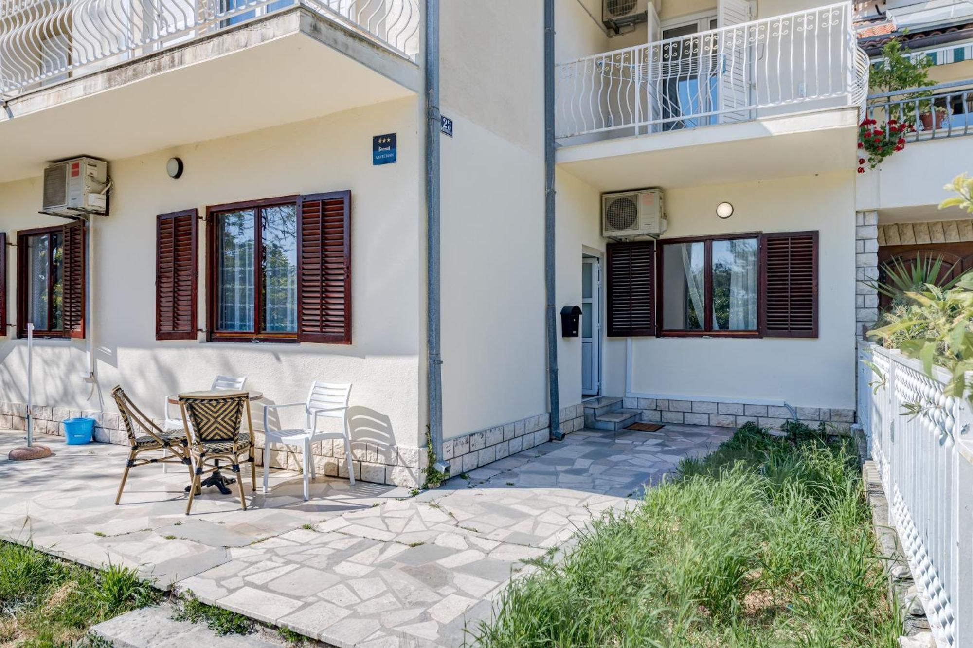 Beachfront Apartment Drazen, With Garden And Parking Split Eksteriør billede