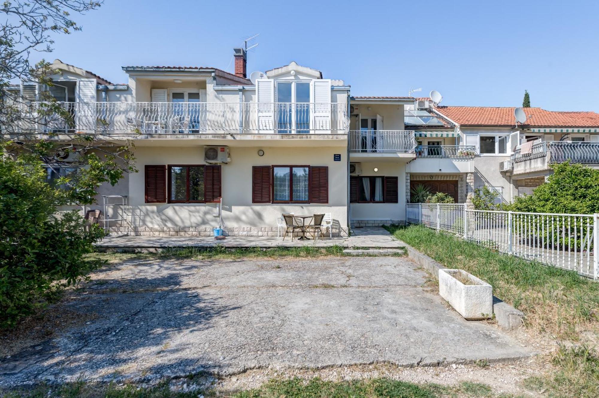Beachfront Apartment Drazen, With Garden And Parking Split Eksteriør billede