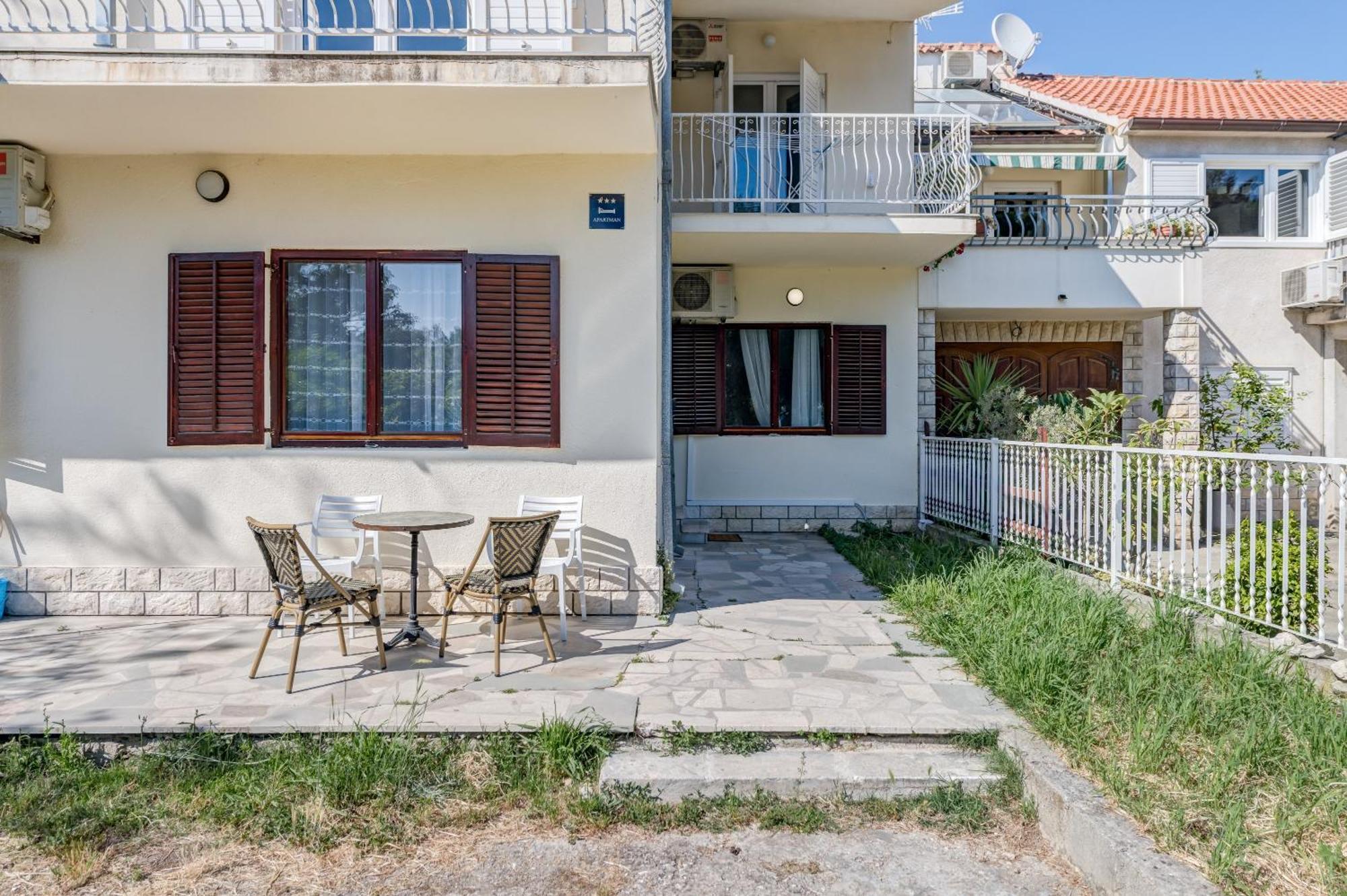 Beachfront Apartment Drazen, With Garden And Parking Split Eksteriør billede