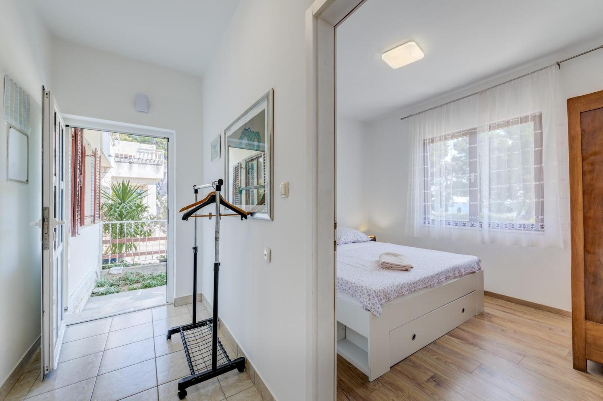 Beachfront Apartment Drazen, With Garden And Parking Split Eksteriør billede