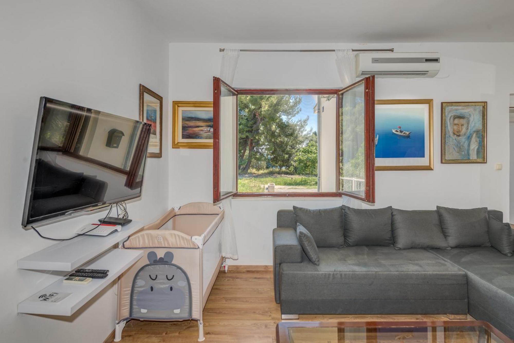 Beachfront Apartment Drazen, With Garden And Parking Split Eksteriør billede