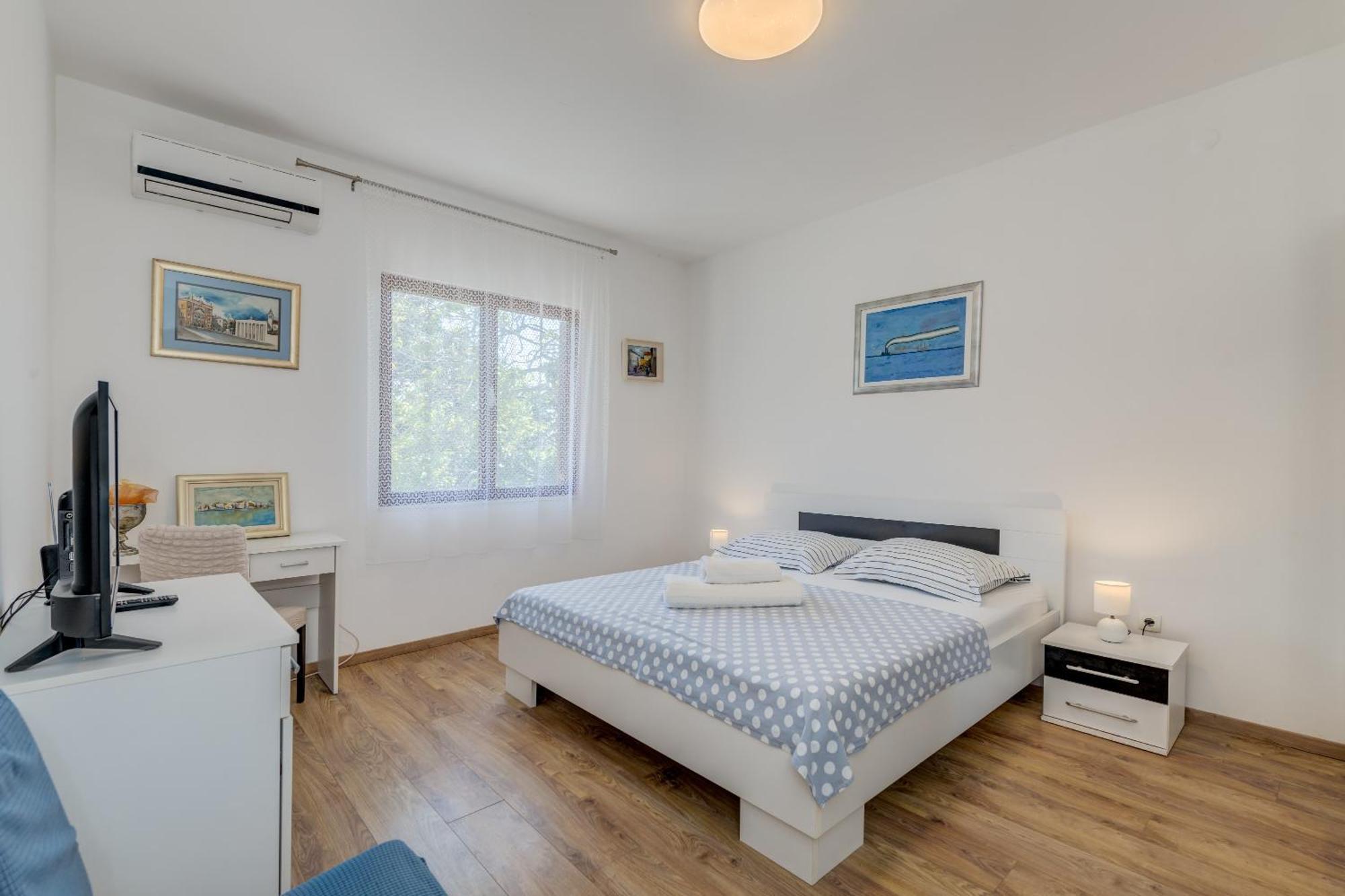Beachfront Apartment Drazen, With Garden And Parking Split Eksteriør billede